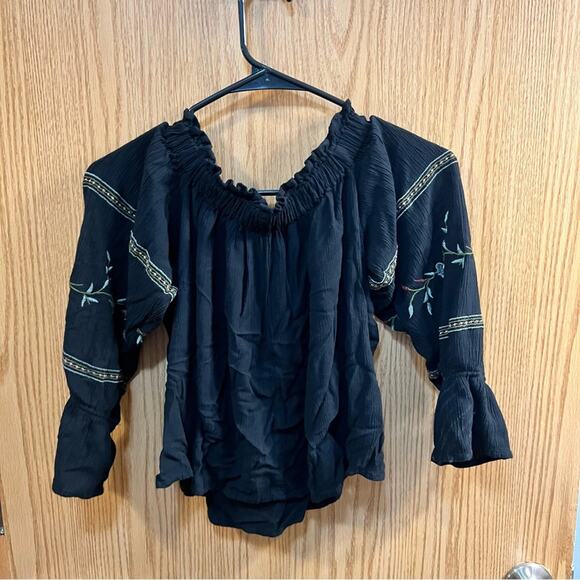 American Eagle Outfitters Embroidered Floral Off the Shoulder Top Size Small - Picture 2 of 7